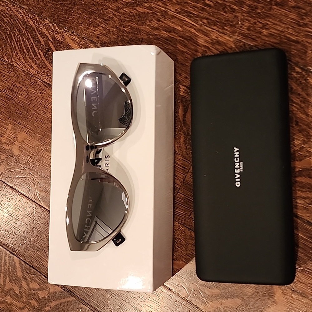 Givenchy Silver Mirrored Sunglasses GV 7203/S